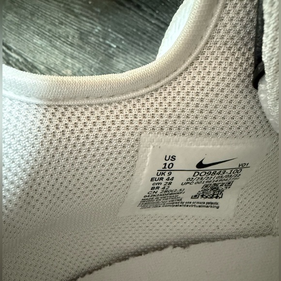 LeBron James basketball shoes - Picture 8 of 9